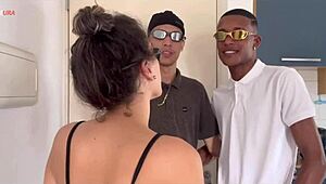 Contratei dois novinhos do pau grande pra foder minha esposa safada