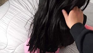 Hermanastra caliente strips naked and invites me to unprotected sex