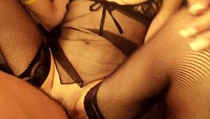 Sexy fitness wife in stockings debuts in homemade porn for the first time! 💪😘