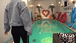 Nozomi Instagrammer beauty pool blowjob and squirting in love hotel