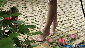 Watch this kinky slut tug a huge cumshot!