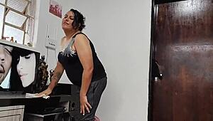 Full of horniness, I told my maid to suck my cock!