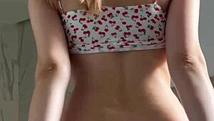 Cute Girl Masturbating With Dildo - Maiskii