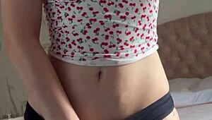 Cute Girl Masturbating With Dildo - Maiskii