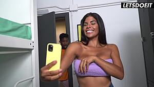 巨大弹跳奶子美女Sheila Ortega被大黑鸡巴满足 - 色情旅馆