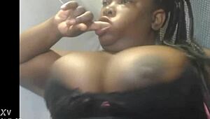 深喉吞棒奶子乱晃