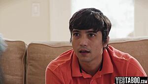 大奶熟女继母用身体激励饥渴继子工作