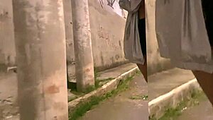 Mostrando Minha Bucetinha E Peitos Pequenos Em Publico Usando Minisaia Sem Calcinha