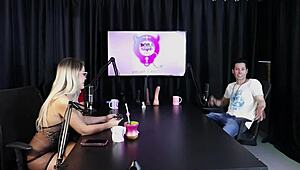 Loira Sente Calor E Tira A Roupa Depois Do Convidado Dizer Que Libertou Uma Mulher Na Casa De Swing - Jow Jow Sheer Red.