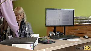 切里把湿屄给肮脏信贷员狠操