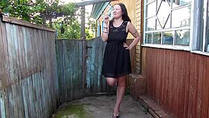 I's a curvy milf smokin and peein outdoors in this amatuer fetish, oh wow!