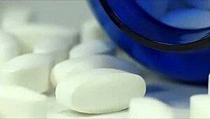 Oh wow, viagra mix-up leads to hot step aunt clover baltimore blowjob in bedroom 😏