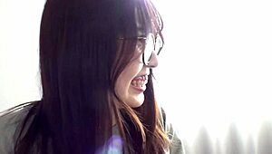 严肃导师Kohaku，用调皮H罩杯逗弄乳头！