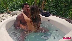 foda quente na hidro com pau grande na latina