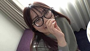 严肃导师Kohaku，用调皮H罩杯逗弄乳头！