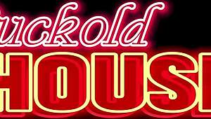 casal de namorados realizando fantasia numa suruba com anal