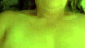 熟女继妈巨屌狂喷水