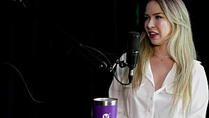 Est� Fazendo Bastante Sexo Anal Gozou Tem Um Vibrador Que A Faz Ter Squirting Sozinha E O Seu Conte�do Com Um Cadeirante - Milena Moreau Sheer Red