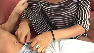 Alexis Silver和Velicity Von三人行后换精液