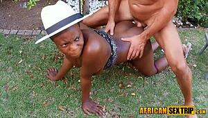 泡泡翘臀非洲女仆弯腰给白老板POV猛操