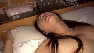 业余熟女Kyoka手指阴部自慰口交手交