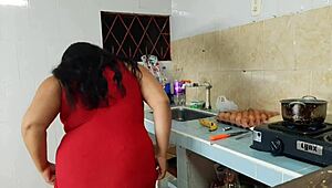 culona gets fucked in the kitchen by an inexperienced young guy