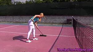 tennis teen rubs her pussy so good?