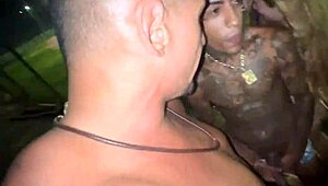 朋友们当街当众群交狂干