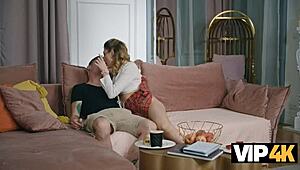 Couple Enjoys Sex With Ass Rimjob And Licking On Sofa With Beautiful Blonde Nerd 😘