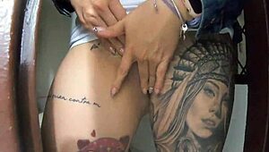 follando con mi hermanastra luego que me descubriera mir�ndola mientras se tocaba el co�o