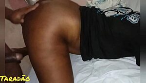 socando na preta de quatro com lingua e pau