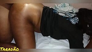 socando na preta de quatro com lingua e pau