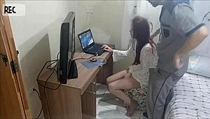 Safada Dona De Casa Recebe Manutencista Depravedo