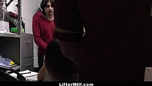 后妈被商场保安轮番猛操