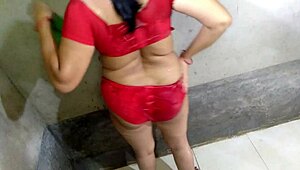 putting carrots and cocks in the ass of the neighbors aunty with big ass in the morning bath time