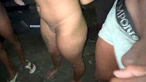 朋友们当街当众群交狂干