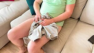 the stepmother caught her stepson giving a handjob and then boldly fucked him, russian amateur with chats