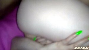 Asi convenci a mi vecino de que me cogiera cuando estaba sola en casa