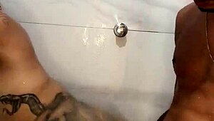 i fuck this morena with big ass in the bathroom, licking her pussy and cumming on her face.