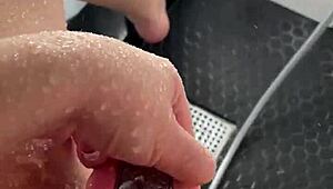 i'm that hot saudi-arabian stepsis snowwhite masturabting in the sunny shower in los angeles usa