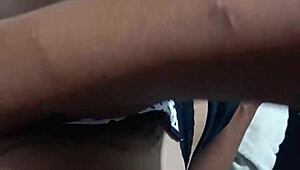 mi coño se moja cuando el viejo asqueroso me toca