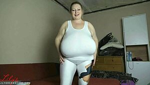 看这对巨乳自然奶子狂晃