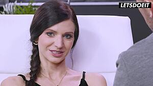 瘦弱乌克兰熟女阿里安·乔伊被大意大利鸡巴粗暴肛交 - 她的极限