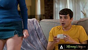 Dee Williams satisfies her hormonal stepson