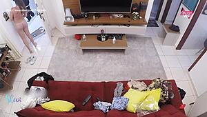 我给快递小哥试衣服吸到他颜射我一脸