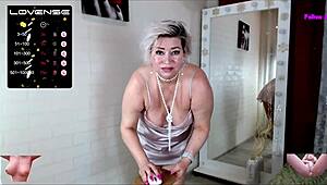 Aimee Paradise dances and squirts like a hot milf 😍