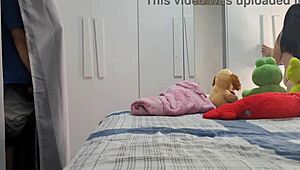 继妹帮继兄手淫到射！继妹手交