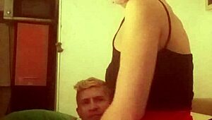 Milf Encuentro A Mi Suegra Sola En La Habitación Y Me Propone Que La Folle Antes Que Llene Mi Novia Y Nos Pille