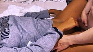 la estudiante seduce al profesor en su oficina despues de clases