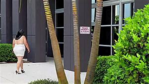 大屁股巨乳熟女迷你裙没内裤办公室近距离闪屄